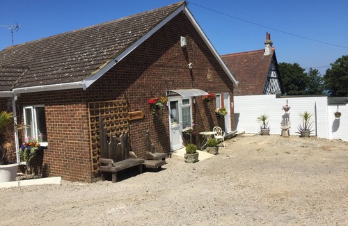 Sheerness Cottage | Hogwarts Bed and Continental Breakfast