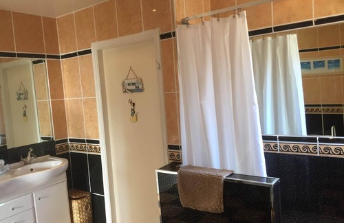 Sheerness Cottage | Hogwarts Bed and Continental Breakfast