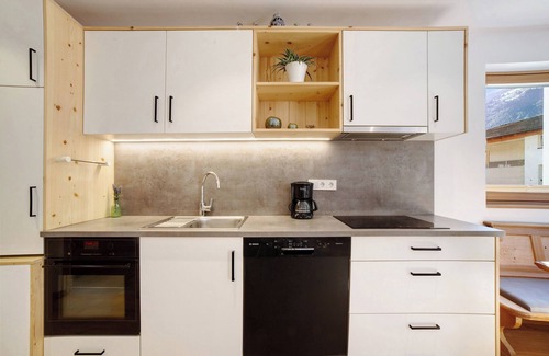 Castelbello-Ciardes Apartment | Holiday Apartment "Waalhof Ferienwohnung Golden" with Mountain View, Shared Garden and Wi-Fi