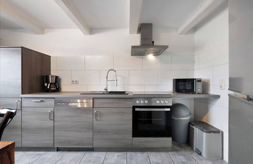 Oesterwurth House | Holiday Apartment 'Ferienhaus Op'n Doerp' with Private Terrace, Private Garden and Wi-Fi