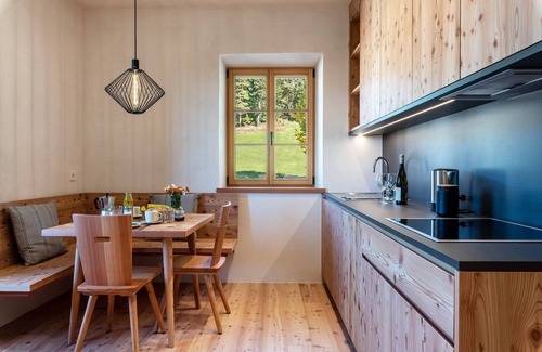 Petersberg Apartment | Holiday Apartment Hof im Thal Apt Linde with Mountain View, Balcony & Wi-Fi