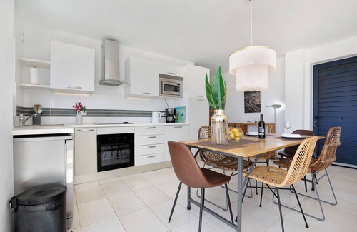 Bahia Calma Apartment | Holiday Apartment "Las Vistas Mit Meerblick" with Sea View, Private Terrace & Wi-Fi