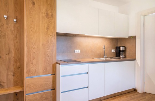 Terlano Apartment | Holiday Apartment "Rosengarten B" with Mountain View, Private Terrace & Wi-Fi