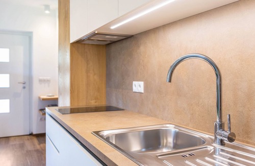 Terlano Apartment | Holiday Apartment "Rosengarten B" with Mountain View, Private Terrace & Wi-Fi