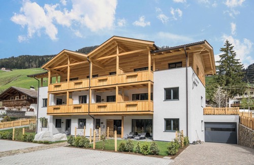 Pracupola Apartment | Holiday Apartment "Seebrunn - Riemerbergl Alm" with Wide View, Wi-Fi and Terrace