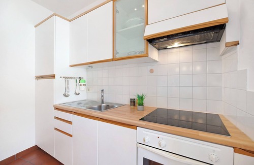 St. Michael/San Michele Apartment | Holiday Apartment "Wally" with Mountain View, Balcony & Wi-Fi