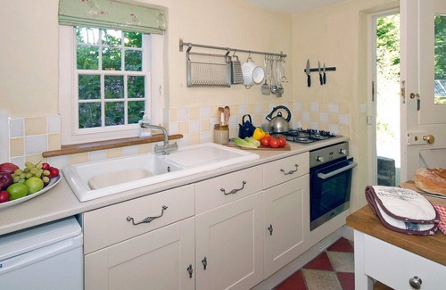 Cosheston Cottage | Holiday cottage in grounds of Upton Castle Pembrokeshire - eco and dog friendly.