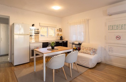 Itrabo Apartment | Holiday Estudio- Casita Las Golondrinas with Sea View, Pool & Wi-Fi