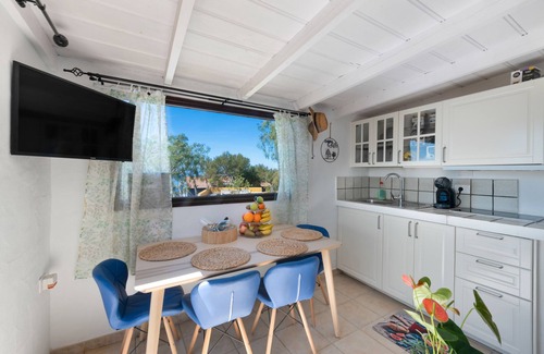 Los Llanos de Aridane Apartment | Holiday Home 'Las Perseidas' with Mountain Views, Wi-Fi and Air Conditioning