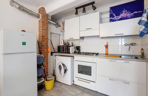 Portovenere House | Holiday Home 'La ca Bela' with Sea View, Garden & Wi-Fi