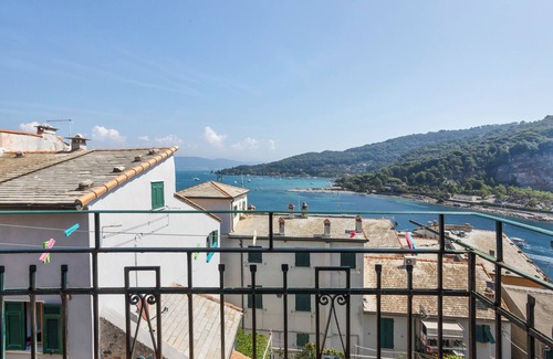 Portovenere House | Holiday Home 'La ca Bela' with Sea View, Garden & Wi-Fi