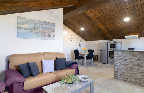 Conil de la Frontera House | Holiday Home 'Ro' with Private Pool, Wi-Fi and Air Conditioning