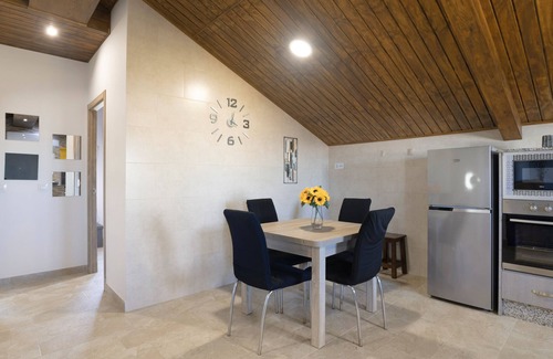 Conil de la Frontera House | Holiday Home 'Ro' with Private Pool, Wi-Fi and Air Conditioning