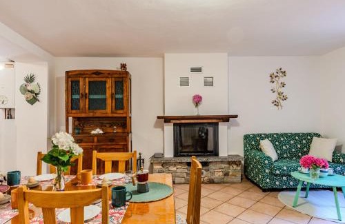 Claino Con Osteno House | Holiday Home A Casa di Lale by Interhome
