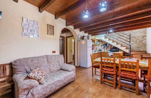 Finana House | Holiday Home 'Casa 1' with Mountain View, Shared Pool and Wi-Fi