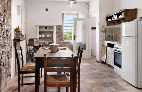 Tortona House | Holiday Home 'Casa Cigana' with Private Garden and Wi-Fi