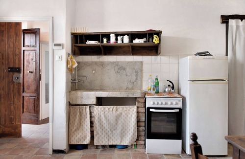 Tortona House | Holiday Home 'Casa Cigana' with Private Garden and Wi-Fi