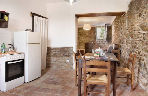 Tortona House | Holiday Home 'Casa Cigana' with Private Garden and Wi-Fi