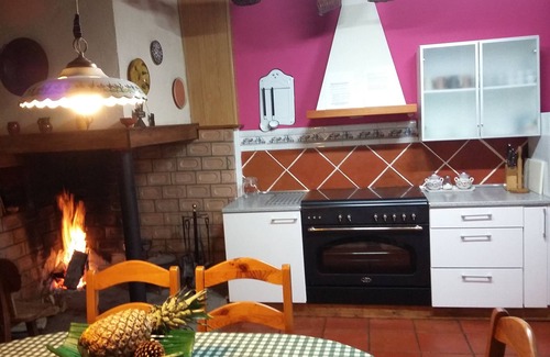 Trazo House | Holiday Home 'Casa De Piñeiro Y Spa Optional' with Mountain Views, Private Pool and Wi-Fi