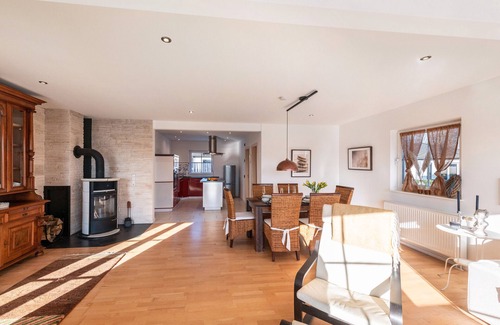 Marlow House | Holiday Home 'Casa Sea Breeze at Vogelpark Marlow' with Private Terrace and Private Garden