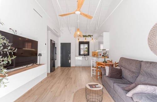 Catral House | Holiday Home 'Catral Alfalfar' with Private Pool, Wi-Fi and Air Conditioning