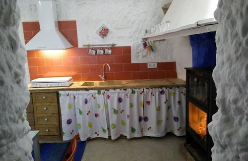 Los Balcones House | Holiday Home 'Cueva Balcones de Piedad - Laurel' with Terrace, Shared Pool & Wi-Fi