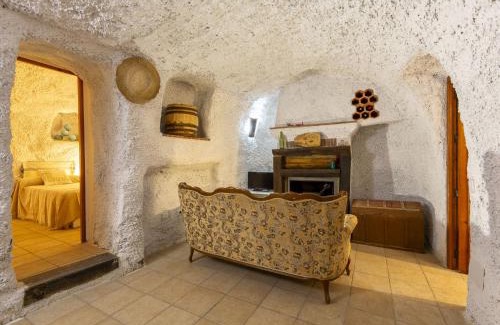 Terque House | Holiday Home Cueva Mariana Pineda by Interhome