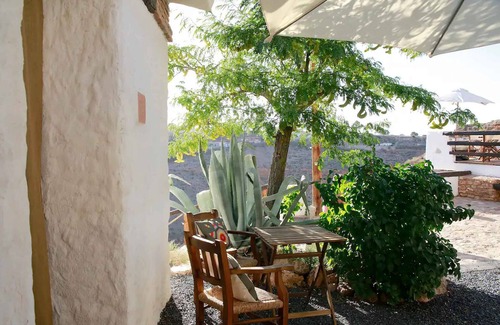Los Balcones House | Holiday Home 'Cuevas Balcones de Piedad - Pita' with Terrace, Shared Pool & Wi-Fi