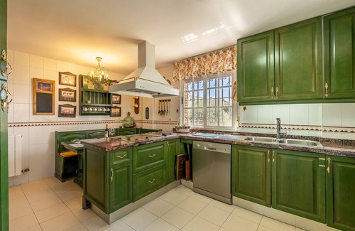 La Zubia House | Holiday Home 'Cypress House' with Private Pool, Wi-Fi and Air Conditioning