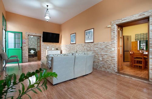 Puerto del Rosario House | Holiday Home 'Casa Dayaday' with Mountain Views and Wi-Fi