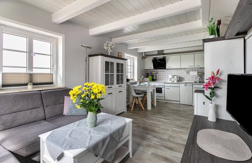 Osterdeich House | Holiday Home 'Ferienhaus Baudewig' with Private Terrace and Wi-Fi