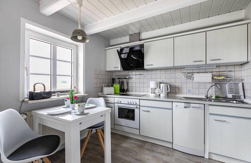 Osterdeich House | Holiday Home 'Ferienhaus Baudewig' with Private Terrace and Wi-Fi