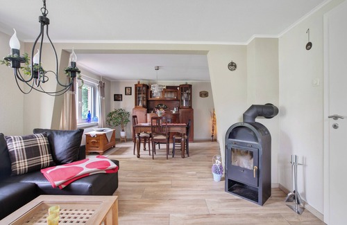 Rodenas House | Holiday Home 'Ferienhaus Joshy' with Private Garden and Wi-Fi