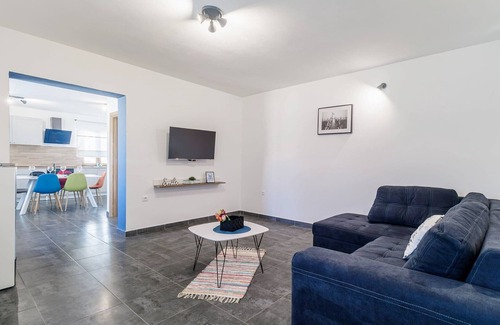 Loborika House | Holiday home in Loborika with Private Pool