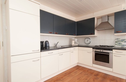 Municipality of Noordwijk House | Holiday Home in Noordwijkerhout by Lake