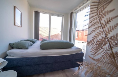 Vestbygd House | Holiday home 'Lista Maritim 2', built 2020, directly by the sea in Borhaug-Borshavn near Farsund on the Listafjorden, southern Norway, 6+3 persons, panoramic windows and terrace with spectacular sea views, modern furnishings, open plan living, 5 b.