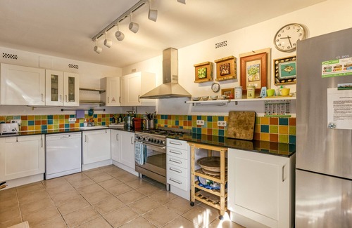 Sa Riera House | Holiday Home 'La Casa De Los Artistas' with Mountain View, Private Terrace and Wi-Fi
