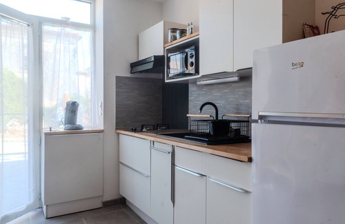 Vindelle House | Holiday Home 'Marronniers' with Private Terrace and Wi-Fi