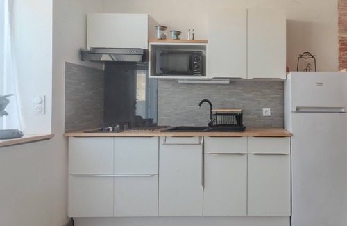Vindelle House | Holiday Home 'Marronniers' with Private Terrace and Wi-Fi