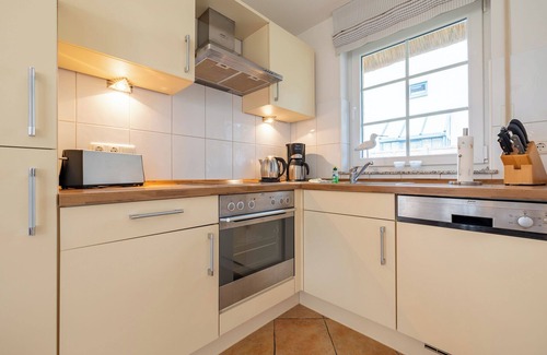 Zingst House | Holiday Home 'Mine Heimat 15' close to the Sea with Garden & Wi-Fi