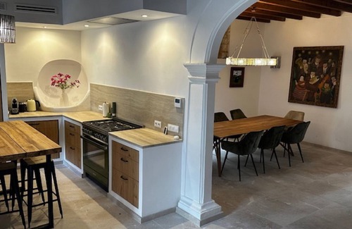 Buger House | Holiday Home 'Numero Uno' with Sea View, Wi-Fi and Air Conditioning