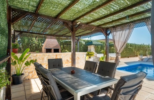Lora Del Rio House | Holiday Home 'Oasis' with Private Pool, Wi-Fi and Air Conditioning