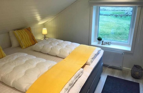 Vestbygd House | Holiday home "Strandheim", top property with sea view, sunny location in front of Borhaug harbor, southern Norway, 7 adults, great facilities, completely renovated and rebuilt in 2020, kitchen and open living area, WLAN, 4 bedrooms, 2 shower-bathr.