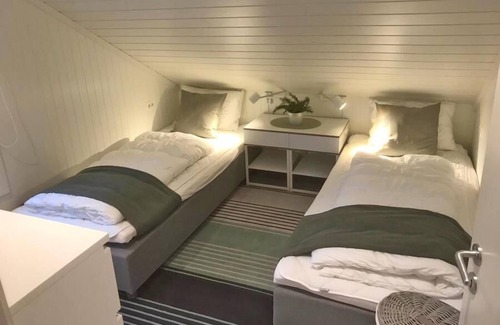 Vestbygd House | Holiday home "Strandheim", top property with sea view, sunny location in front of Borhaug harbor, southern Norway, 7 adults, great facilities, completely renovated and rebuilt in 2020, kitchen and open living area, WLAN, 4 bedrooms, 2 shower-bathr.