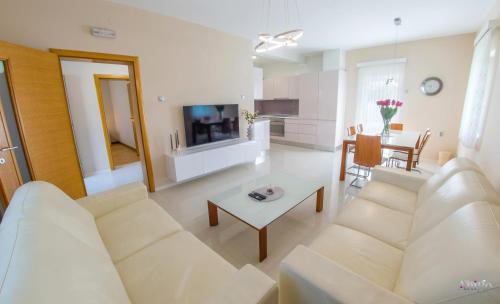 Zavala House | Holiday Home The Olive Escape