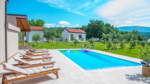 Zavala House | Holiday Home The Olive Escape