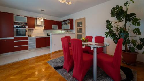 Lic House | Holiday Home TILEMIDA