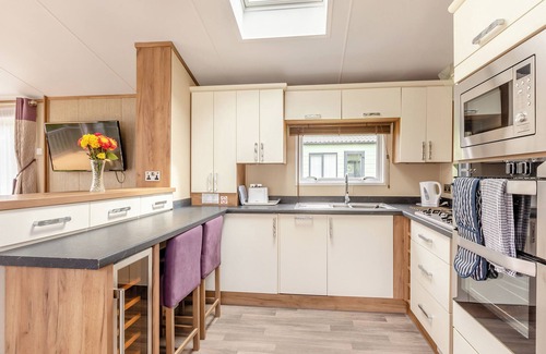 Axminster House | Holiday Home with one double and one twin bedroom.