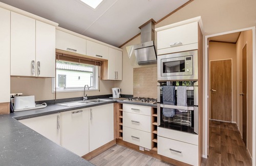 Axminster House | Holiday Home with one double and one twin bedroom.