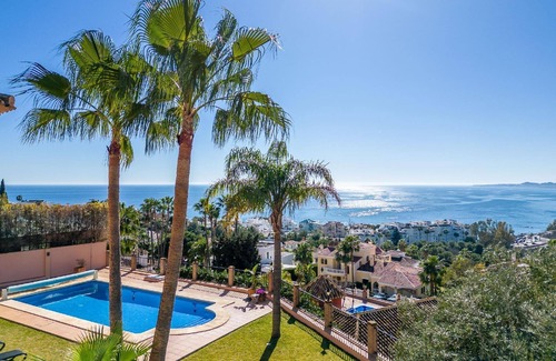 Torrequebrada House | Holiday house Benalmádena for 1 - 10 persons with 5 bedrooms - Holiday apartment in one or multi-fam